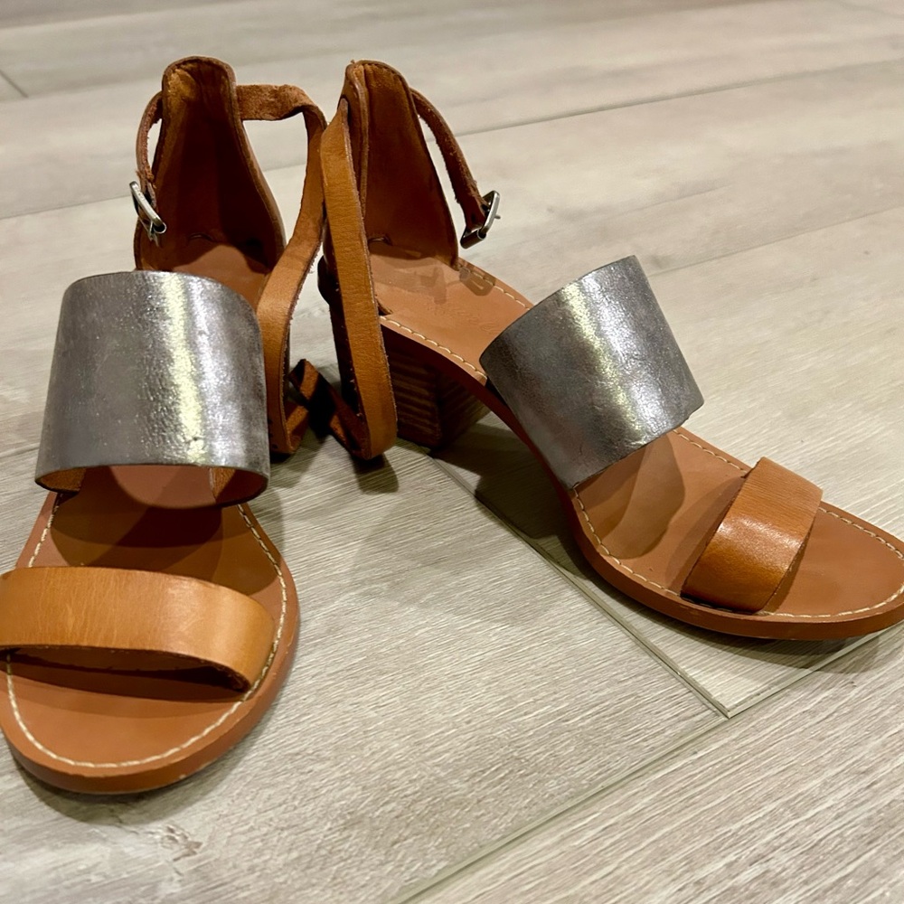 Very good used condition Madewell shoes, size 6